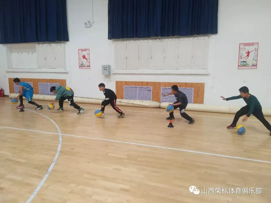 通过篮球训练提高协调性的实用技巧_2