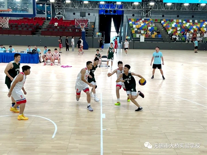 大学篮球运动员如何应对常见的伤病并进行有效治疗？_2