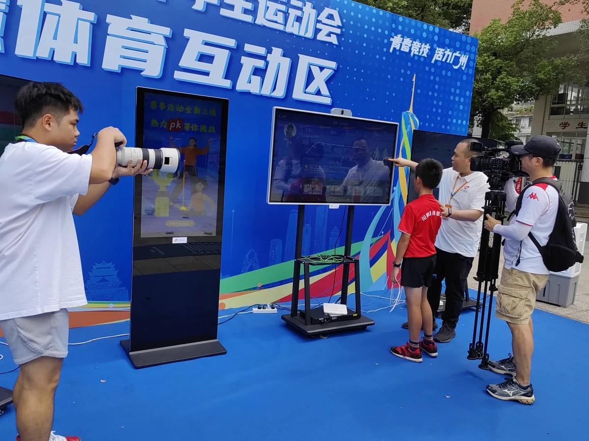 在哪里能找到适合青少年的智能球场训练课程？