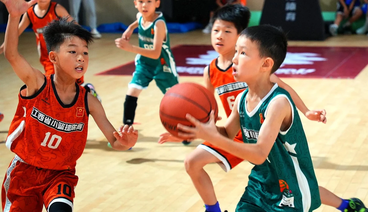 儿童篮球学员如何追赶大孩子的水平？