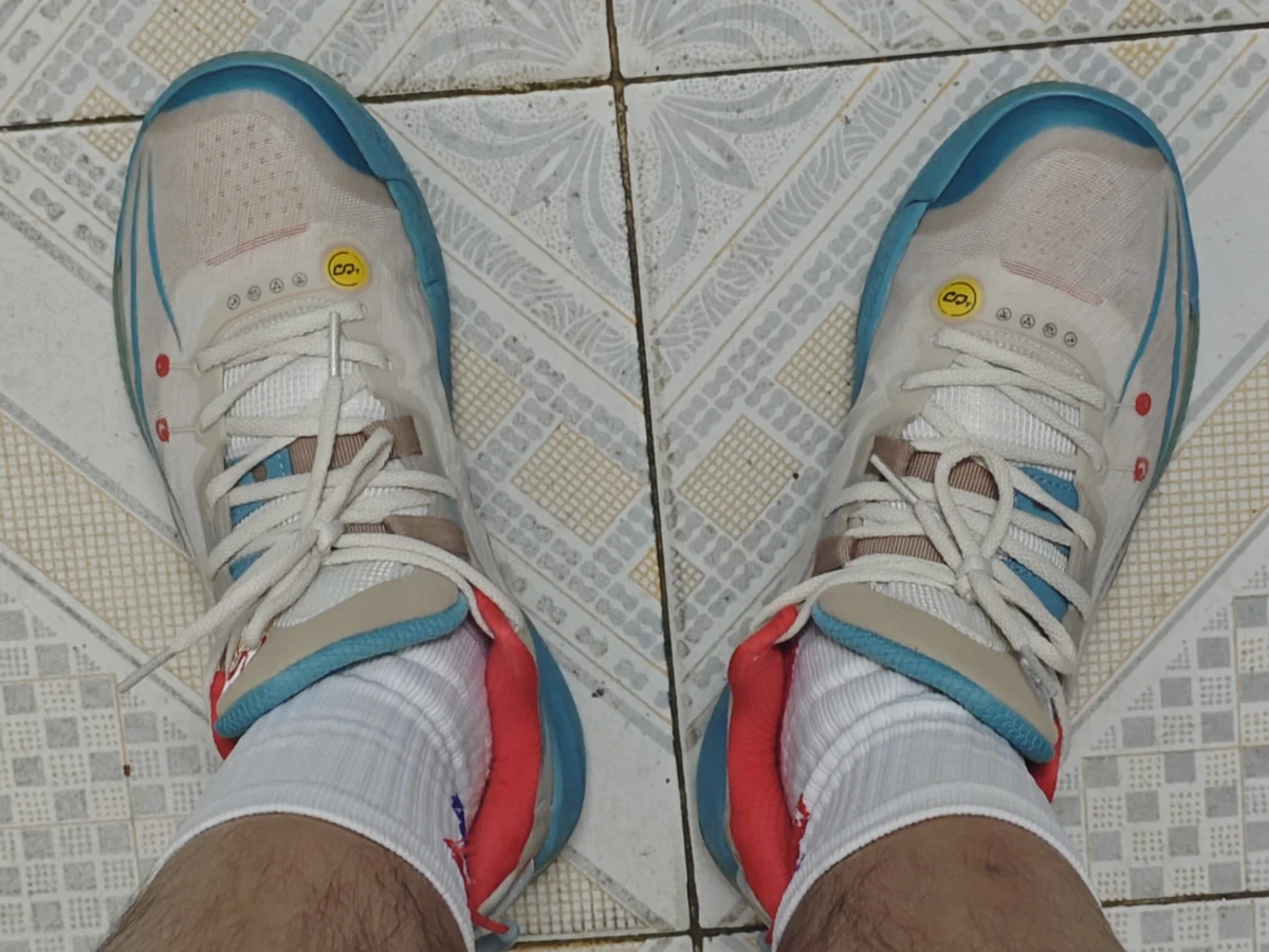 闻体育生训练后的臭篮球鞋