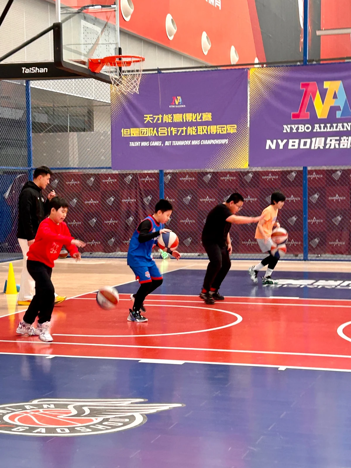 乌鲁木齐合聚变儿童篮球训练营